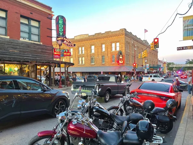 Fort Worth Stockyards — Dallas’s Wild West Escape 🤠