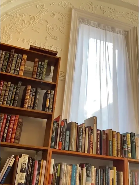 📖 Seattle's Most Photogenic Old Bookstore | Arundel Books