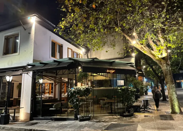 Sao Paulo 🇧🇷 Fusion Bar | Small capitalism on the street corner