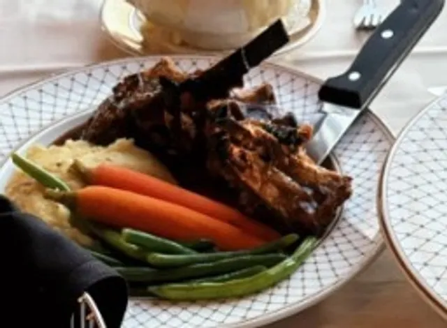 🏛️ LeMont | An Iconic Fine-Dining Landmark with a View