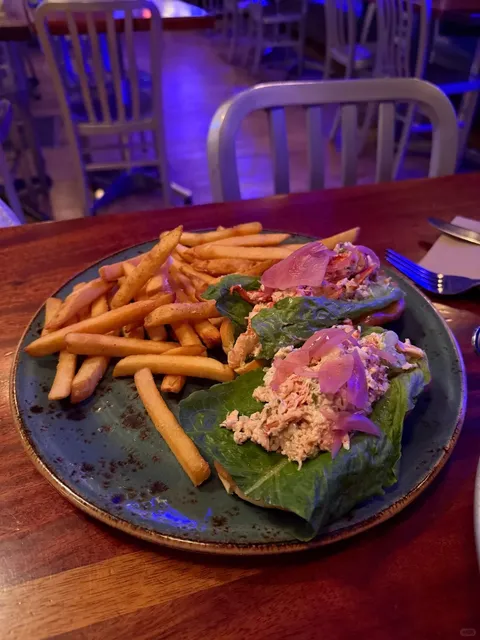 Kingston | A Small Tavern Near City Hall 🍾🦞🍰