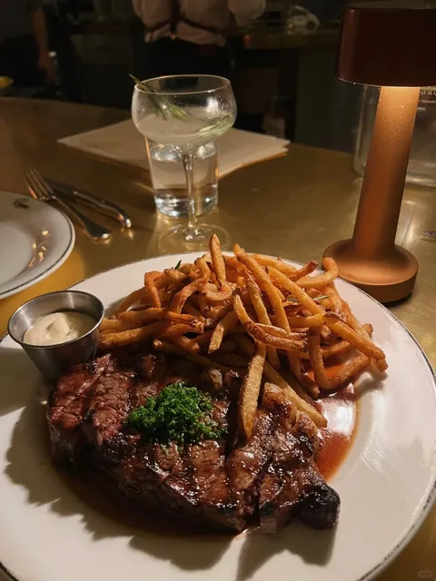 🇨🇦 Why Is This Top 100 Restaurant So Popular? Let’s Find Out!