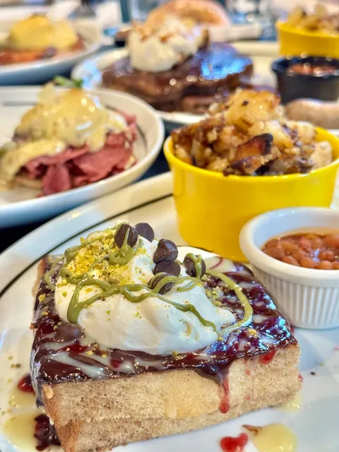 🇨🇦 Toronto's Brunch Game Just Leveled Up: L'Avenue is HERE! 🍳✨