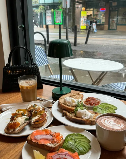 ​​🌧️ Vancouver Rainy Day Brunch | Gastown's Cozy Hideaway​​
