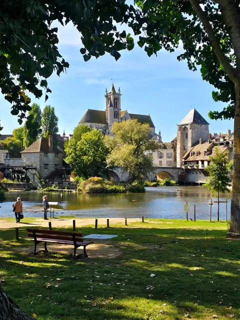 One of the Most Authentic Small Towns Near Paris | With Guide