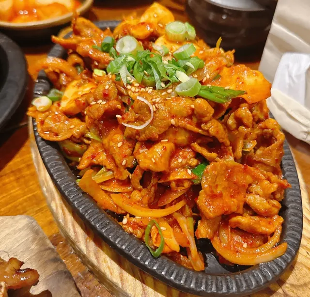 Who are the people eating Boston Seoul Soulongtang?