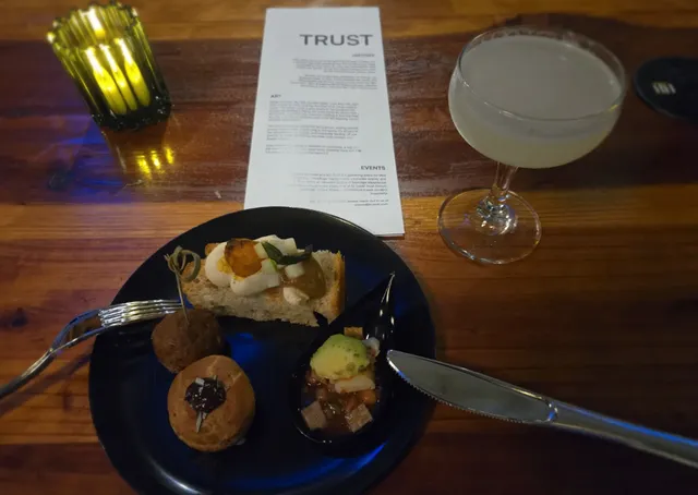 Visiting "Trust" Bar: A Quiet Corner Full of Historical Charm 🍸