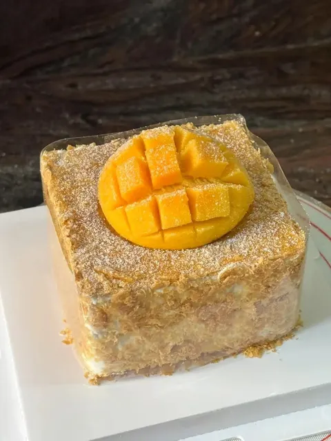 Kampala’s Dessert Upgrade: Napoleon Cake Spotted! �🍓