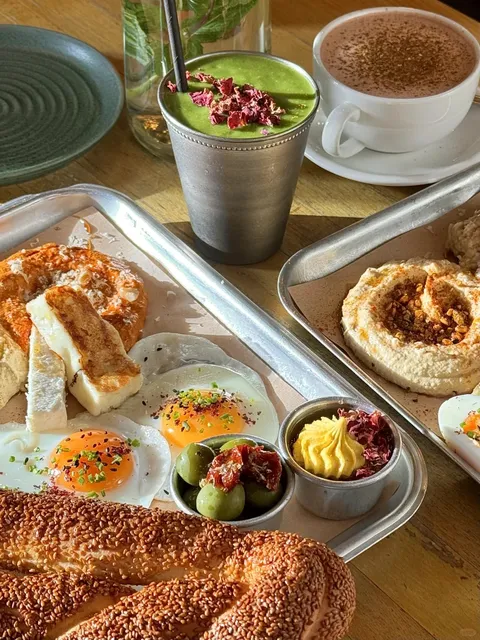 London | Discovered a “quirky” delicious Middle Eastern brunch 🤯