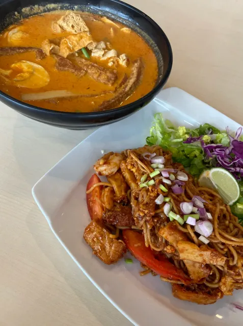 Male Airport Food Savior｜Secret Recipe: Where Seafood Noodles Meet