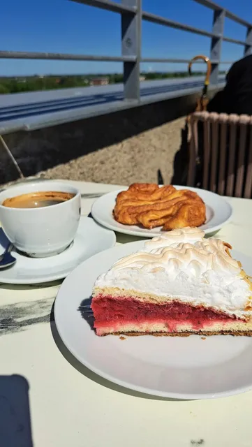 🇩🇪 Hamburg | Café vju: Sip Coffee with 360° Harbor Views! ☕🌆