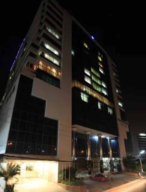 Dhaka Diaries: A City of Stark Contrasts