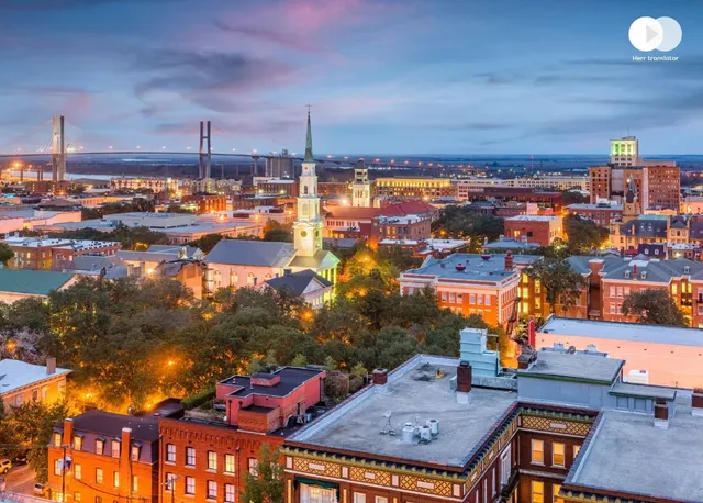 🌊Savannah, Georgia, is a charming Southern city💖