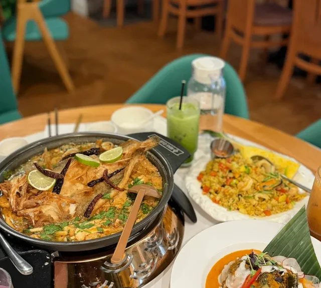 ​​🔥 Burnaby's 4.7-Rated Thai Gem｜RENS Cafe & Bistro