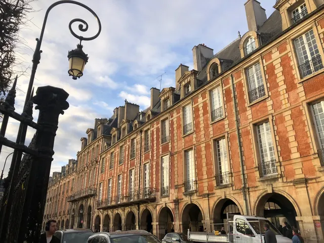 Strolling in Paris | Place des Vosges and Surrounding Neighborhoods 🚶
