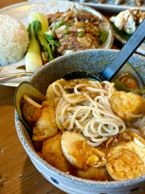 London! I hope there are more of these low-key yet amazing shops.