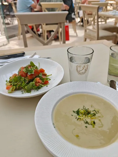 Tavern on the Green - Where History Meets Central Park Magic 🌳✨  