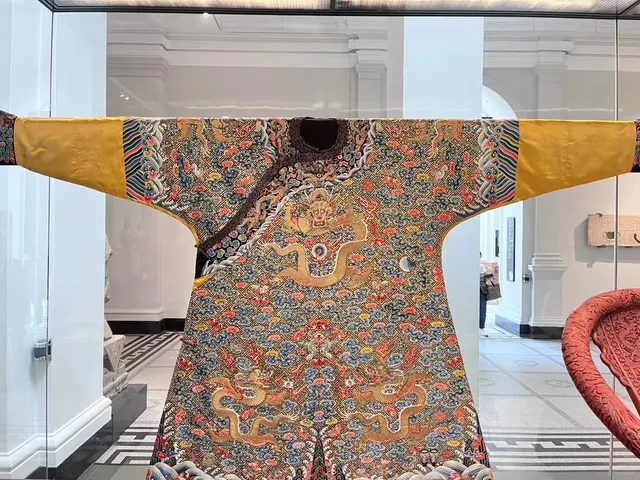 ✨ Conversations Across Time at the V&A ✨  