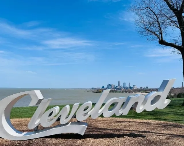 📍 Lake Erie – CLEVELAND Sign | The Iconic Waterfront Photo Op
