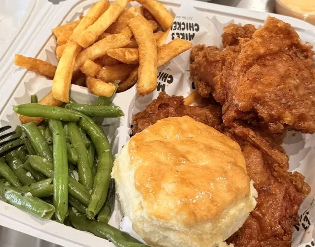 A Dallas Fried Chicken Spot You Have to Visit Three Times a Week!
