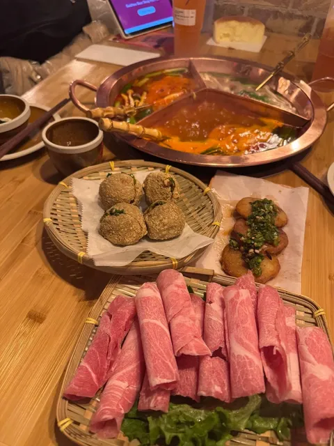 NYC’s First Guizhou Sour Soup Hot Pot🔥Deals + Fish Min