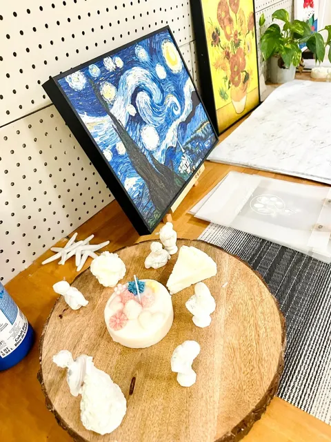 Lighting Art Studio | East Seattle DIY Shop Check-in