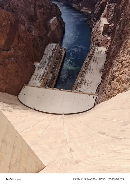 Everything You Need to Know About Visiting the Hoover Dam! 🏞️✨