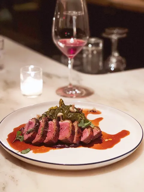 This Tavern Is Generous—Four Free Drinks Just for Dining!