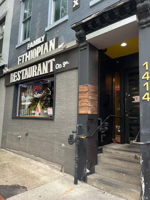 A Truly Authentic Ethiopian Experience! 🌍🍛