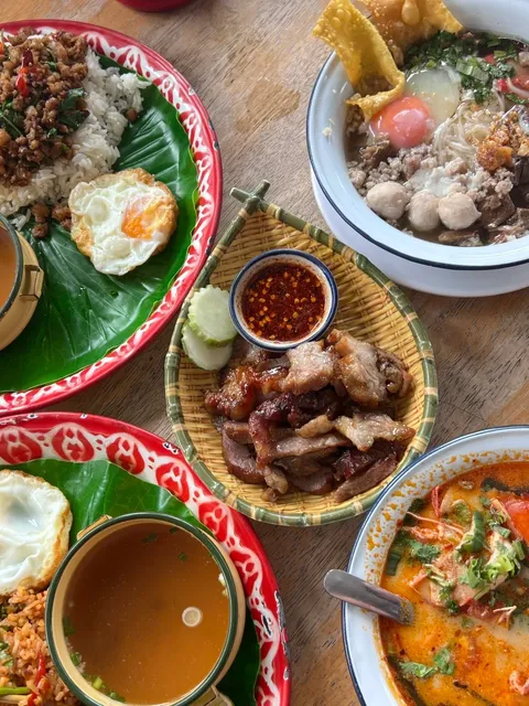 🇹🇭 Hua Hin’s BEST Deal: 5-Person Feast for 100RMB! 🍛💥