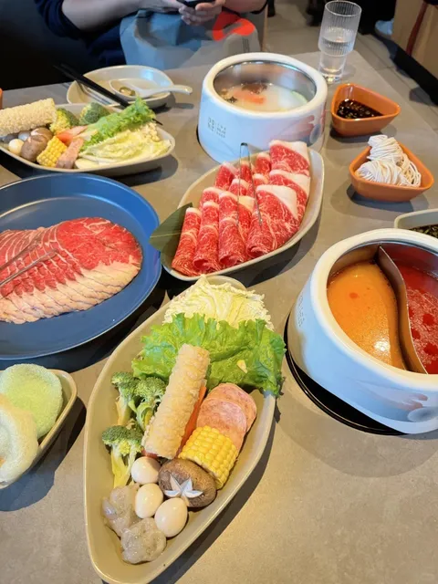 NYU-Adjacent $26 Hot Pot at The Dolar Shop Hot Pot Manhattan 🍲