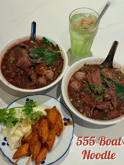 Toronto's Most Addictive Thai Boat Noodles 🇹🇭🍜