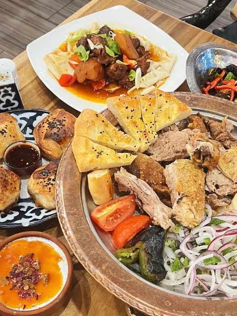 Oguz Uyghur Cuisine | Toronto's BEST Big Plate Chicken 🐔🔥  