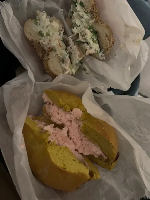 How Many Delicious Bagels Are There in New York? 🥯