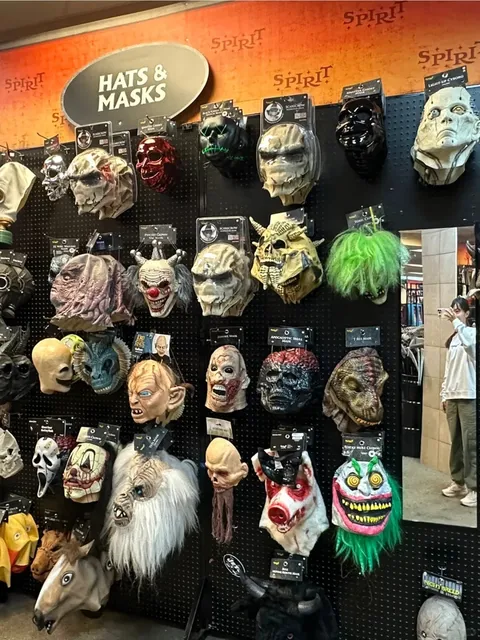 Spirit Halloween in Pasadena is So Much Fun to Shop At! 🎃