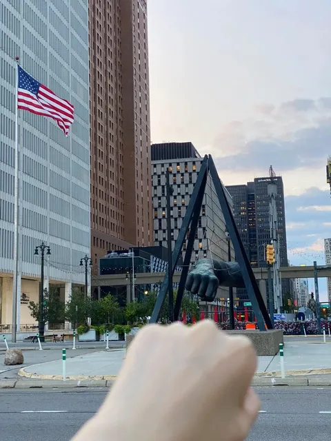 🇺🇸 Detroit One-Day Itinerary: From Gothic Churches to Car Culture