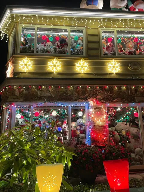 Irvine | The House of 5,000 Teddy Bears🧸 for Christmas