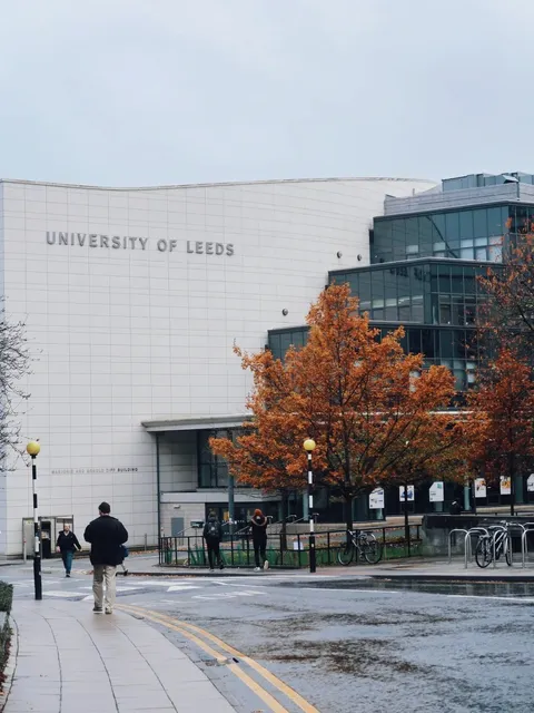 🇬🇧 Leeds Day Trip Guide: Only 1h from Manchester! ✨