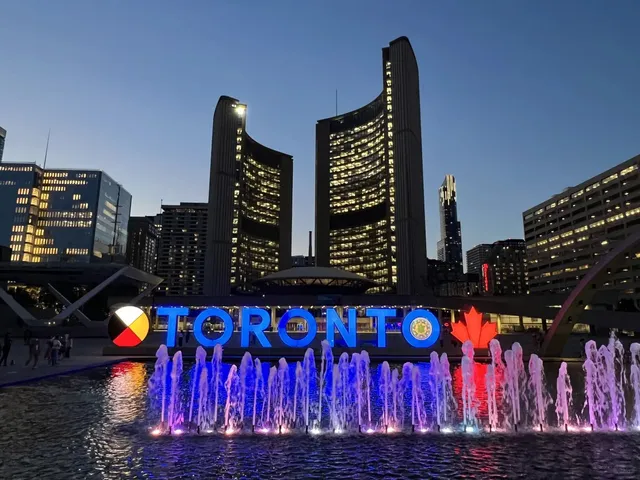 Must-Visit Attractions in Downtown Toronto 🌟