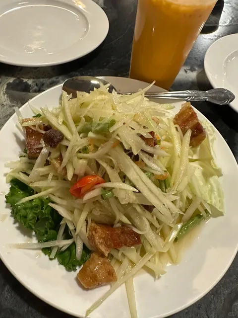 Hidden Gem Thai Spot 🇹🇭 Tantawan — Crispy Pork Belly Papaya Salad