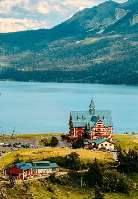 🇨🇦 ​​Waterton Lakes: Alberta’s Hidden Gem Weekend!​​ 🏔️✨