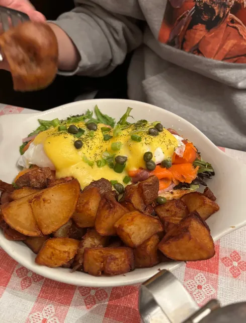 ​​Banff Town Eats Guide | From Pancakes to Ramen​​ 🏔️🍜