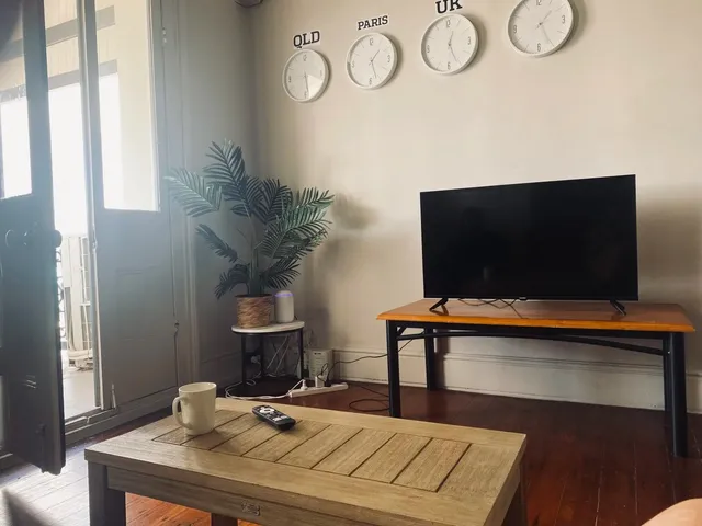 Townsville Airport Transport & Hostel Review✈️💰