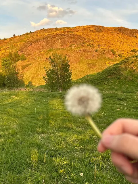 🏴󠁧󠁢󠁳󠁣󠁴󠁿 Edinburgh Must-Do: Arthur's Seat - Worth Every Step! 🏔