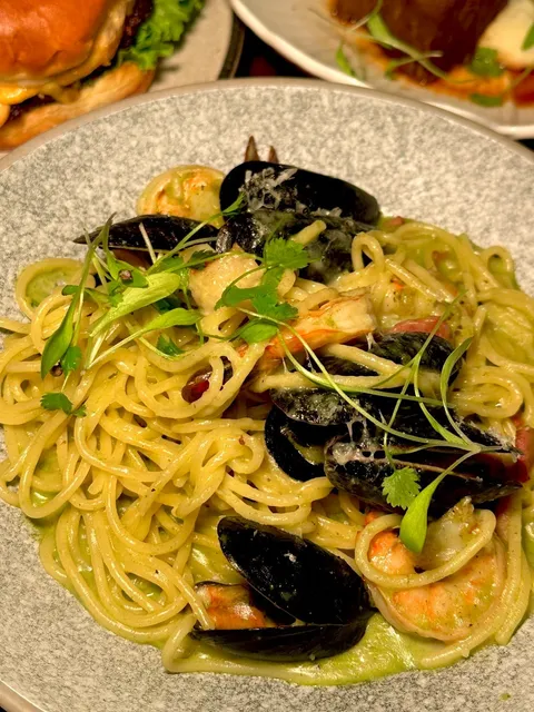 🔥 NYC’s Hidden Hogwarts-Style Tavern – A Magical Date Night Spot!