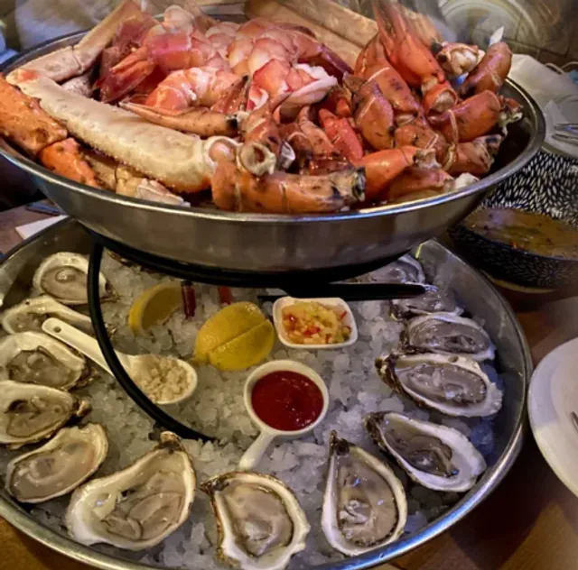 Edmonton | Black Pearl Seafood Bar - An Oceanic Oasis in the Prairies 