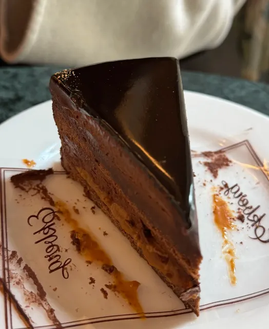 🇫🇮 EKBERG, an Internet celebrity shop in Helsinki