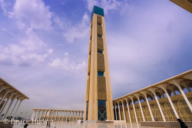 A Colossal Marvel of Faith and Heritage 🌊