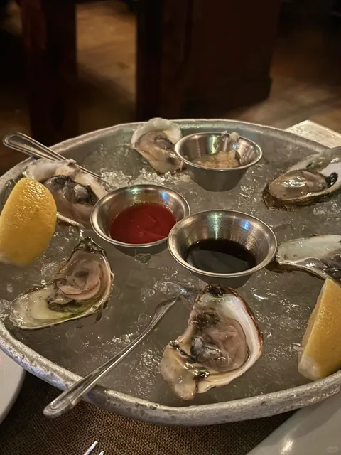 Visiting NYC’s Oldest Restaurant 🍴🏛️  