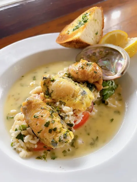 🇺🇸 Lobster Roll + Abalone Rice = PERFECTION! Santa Barbara 🦞